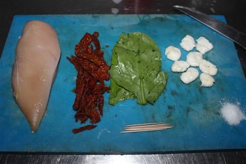Ramazan Ayında Pratik ve Lezzetli Yemek İsteyenlere! İçi Dolu Tavuk Nasıl Yapılır?