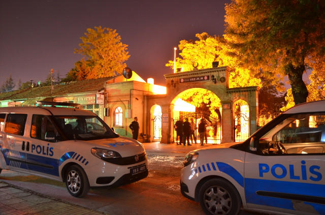 Mezarlıkta Ağlayan Kızın Büyük Sırrı Nihayet Çözüldü