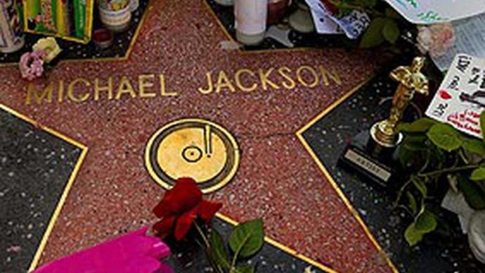 O Dünün, Bugünün ve Yarının Dünya Starı: Bir Yalnız Adam ve Michael Jackson Efsanesinin Bilinmeyenleri