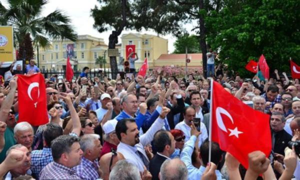 İzmir Marşı'nı Yasaklayan Okul Müdürü Görevden Alındı