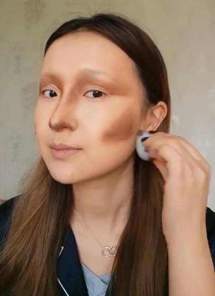 Ona Sadece Makyaj Malzemesi Verin, Kendisini Sanat Şaheserine Dönüştürsün: Çinli He Yuhong!