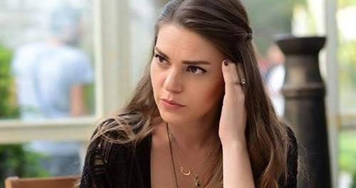 Oyunculukları Kadar Saçlarının Güzelliğiyle de Dikkat Çeken Türk Aktristler!