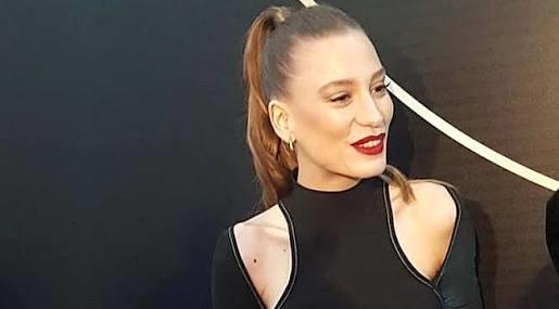 Oyunculukları Kadar Saçlarının Güzelliğiyle de Dikkat Çeken Türk Aktristler!
