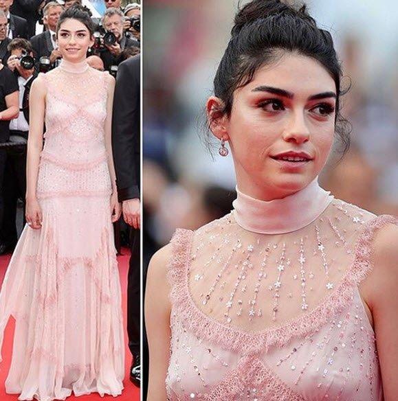 Cannes’da Bu Yıl da Moda Rüzgarları Esti! Gelin Ünlülerin Kırmızı Halı Kombinlerini Beraber İnceleyelim!