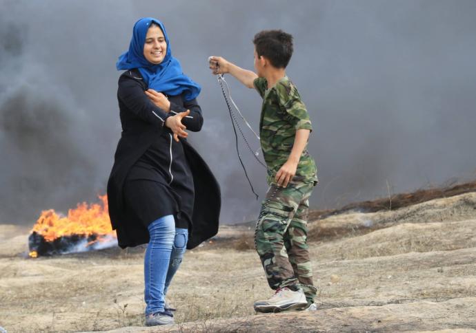 Bazen Dans Ediyor, Bazen Savaşıyor: Gazzeli Bir Kızın Kısa Yaşam Öyküsü