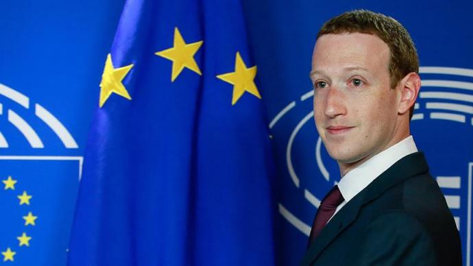 Zuckerberg Özür Diledi