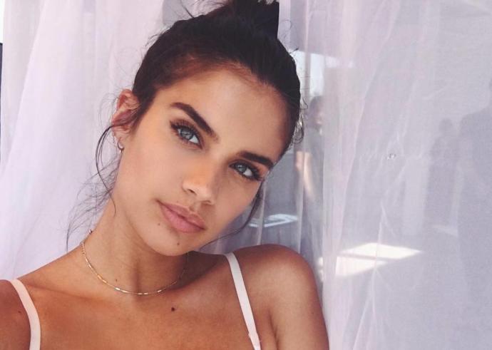 Victoria's Secret Seksi Mankenlerinden Sara Sampaio'nun Günlük Rutin Makyajı!