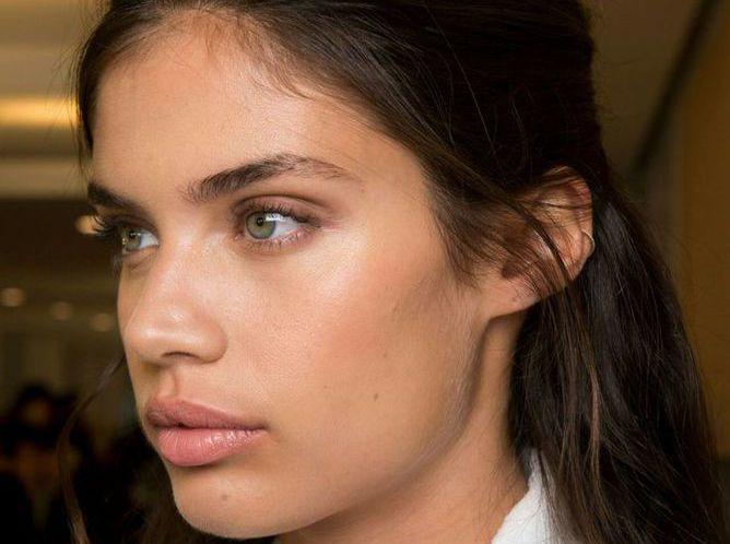 Victoria's Secret Seksi Mankenlerinden Sara Sampaio'nun Günlük Rutin Makyajı!