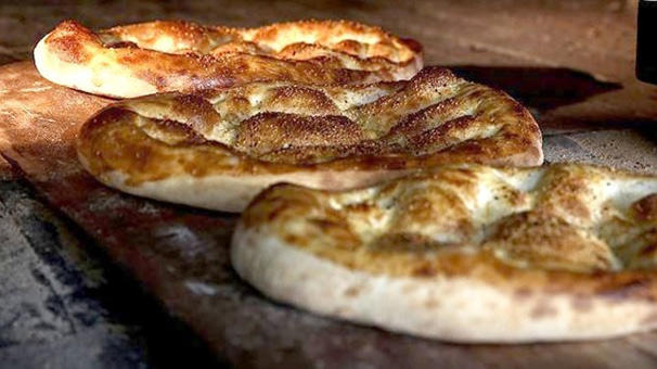 Ramazan Ayının Vazgeçilmezi Ramazan Pidesi Nasıl Yapılır?
