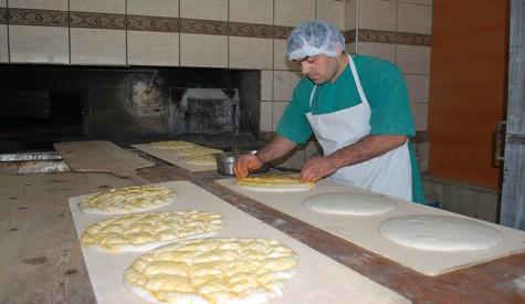 Ramazan Ayının Vazgeçilmezi Ramazan Pidesi Nasıl Yapılır?