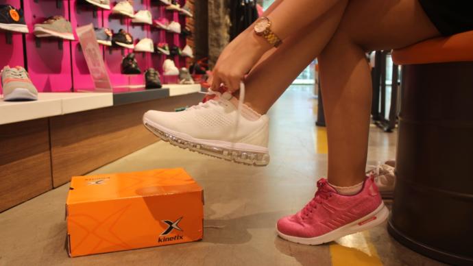 Moda İkonu Kızlar Buraya! Bu Yazın En Tarz Sneakerlarını Buldum, Mutlaka Görmelisiniz!