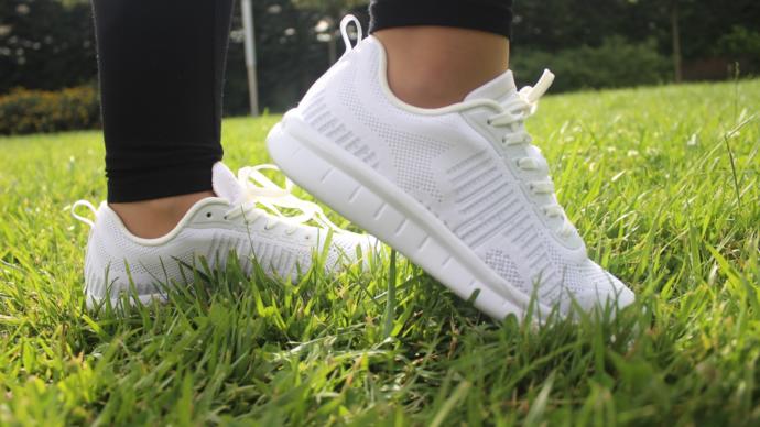 Moda İkonu Kızlar Buraya! Bu Yazın En Tarz Sneakerlarını Buldum, Mutlaka Görmelisiniz!