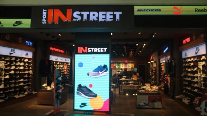 Moda İkonu Kızlar Buraya! Bu Yazın En Tarz Sneakerlarını Buldum, Mutlaka Görmelisiniz!
