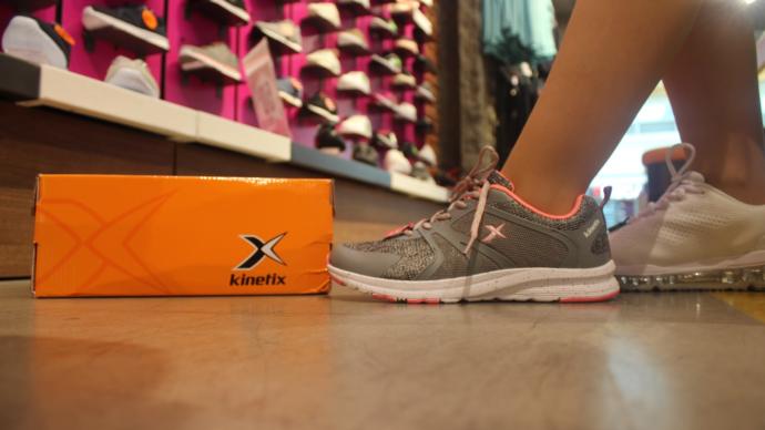 Moda İkonu Kızlar Buraya! Bu Yazın En Tarz Sneakerlarını Buldum, Mutlaka Görmelisiniz!
