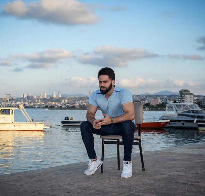 O 21. Yüzyılın Din Görevlisi: Yakışıklılığı ve Sportmenliğiyle Şapka Çıkartan Hafız Mustafa Özyılmaz