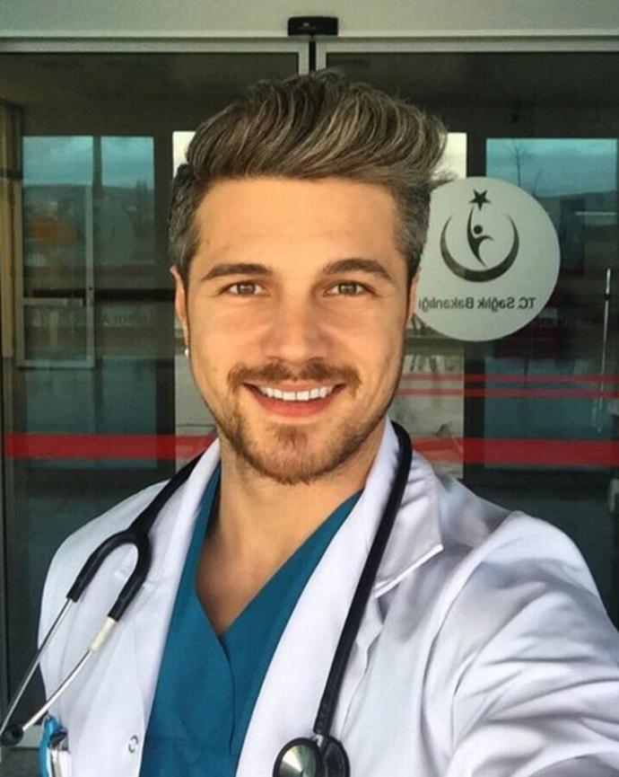 Bu Doktorların Hastası Olacaksınız: İşte Türkiyenin En Yakışıklı Doktorları!