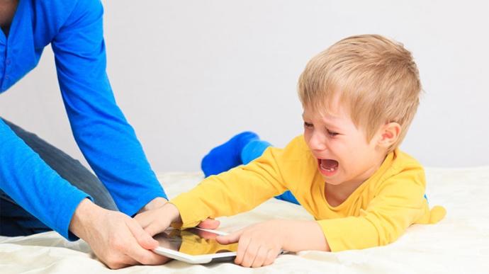 Çocuklara Uzun Süre Tablet veya Telefon Kullandırtmak Nelere Yol Açar?