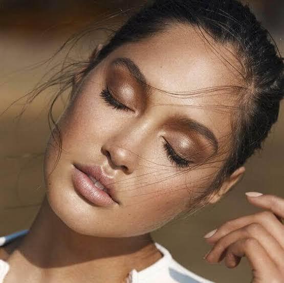 Yaz Makyajının Püf Noktalarını İşin Uzmanından, Bir Make Up Artistten Öğreniyoruz!