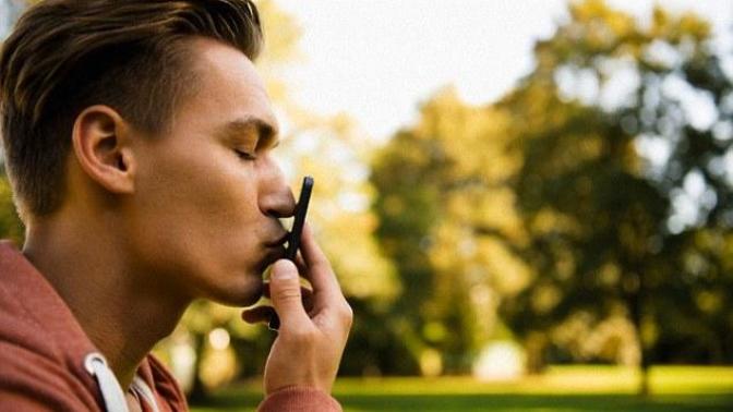 Telefonuyla Yapışık İkiz Olan Kişilerin Ruh Halleri