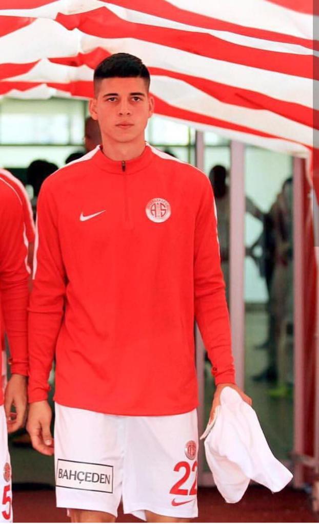 Antalyaspor'da Forma Giyen, Gelecek Vadeden Yetenekli Ve Yakışıklı Futbolcu Harun Alpsoy Kimdir?