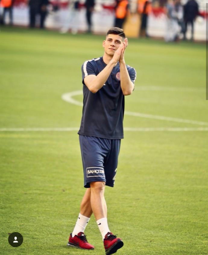 Antalyaspor'da Forma Giyen, Gelecek Vadeden Yetenekli Ve Yakışıklı Futbolcu Harun Alpsoy Kimdir?
