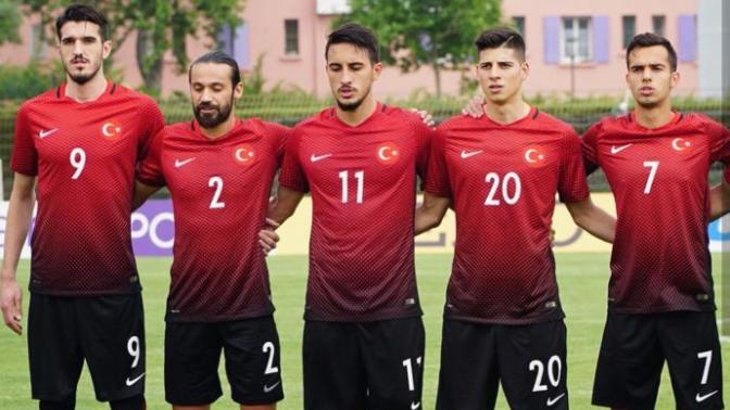 Antalyaspor'da Forma Giyen, Gelecek Vadeden Yetenekli Ve Yakışıklı Futbolcu Harun Alpsoy Kimdir?
