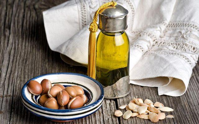 Saçlarınıza İpeksi Bir Dokunuş Kazandıracak Birbirinden Güzel Mucizevi Yağlar!
