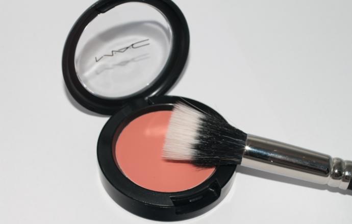 Pink, Peach veya Rose: Hangi Allık Cilt Tonuna Uyumlu?