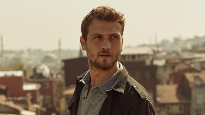 Yakışıklılığıyla Hayran Bırakan 10 Yerli Oyuncu!