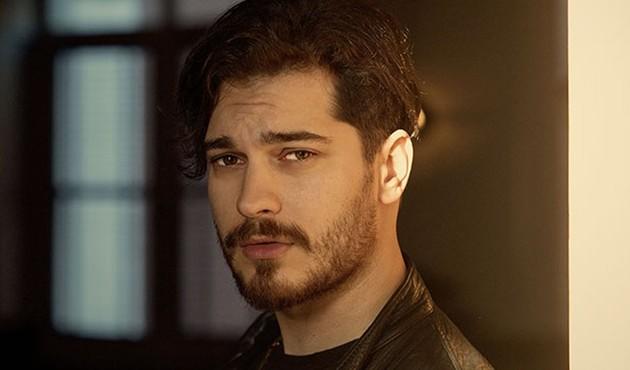Yakışıklılığıyla Hayran Bırakan 10 Yerli Oyuncu!