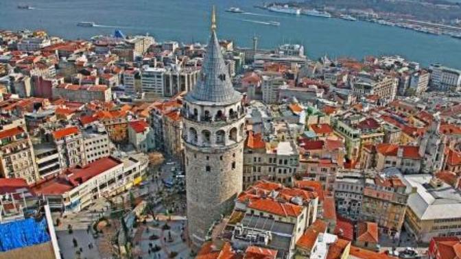 Mizahi Bir Yaklaşım: Galata Kulesine Çıkanlar Evleniyor mu?