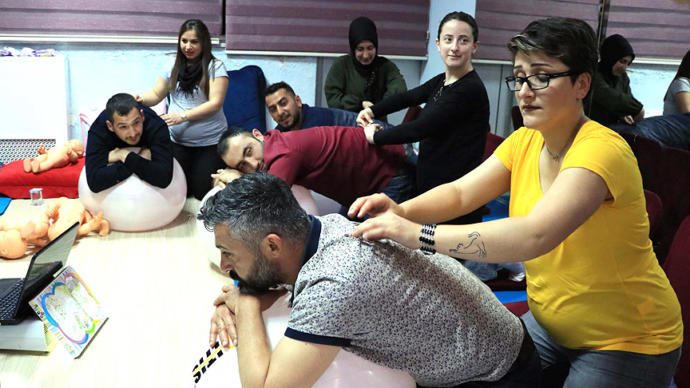 Samsun'da Baba Adayları Bebek Bakımını Öğreniyor