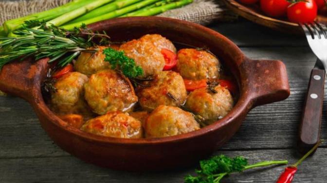 Güveçte Köfte Patates Nasıl Yapılır?