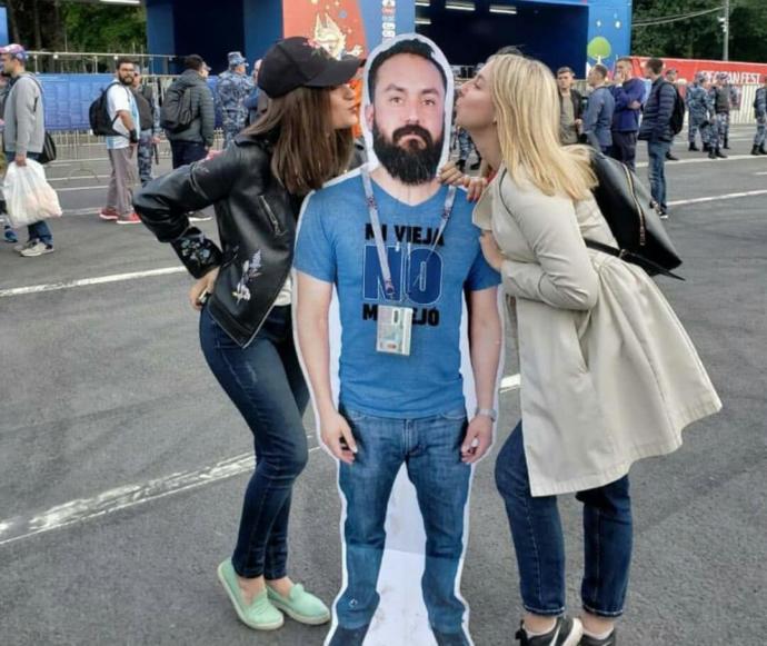 Çılgın taraftar Rus kızlarıyla güzel zamanlar geçirmeyi de ihmal etmedi!