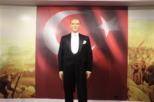 Ünlü Heykeller Geçidi: Özdilek Vakfı Balmumu Heykel Müzesini Geziyorum!