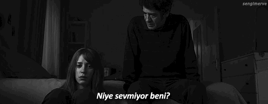 Ayrıldıktan Sonra FBI Ajanına Dönüşen Kızlar, Eski Sevgilisini Stalklarken Neler Düşünür?