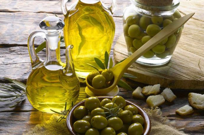 KizlarSoruyor'un Erkeklerine Özel Bence! Doğal Yağlarla Sakal Ve Bıyık Bakımı Nasıl Olur?