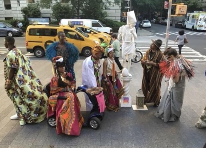 Onu Bir Görseniz Heykel Sanırsınız, Ama Yanılırsınız! O New York’un Canlı Heykeli İdem Caeli!