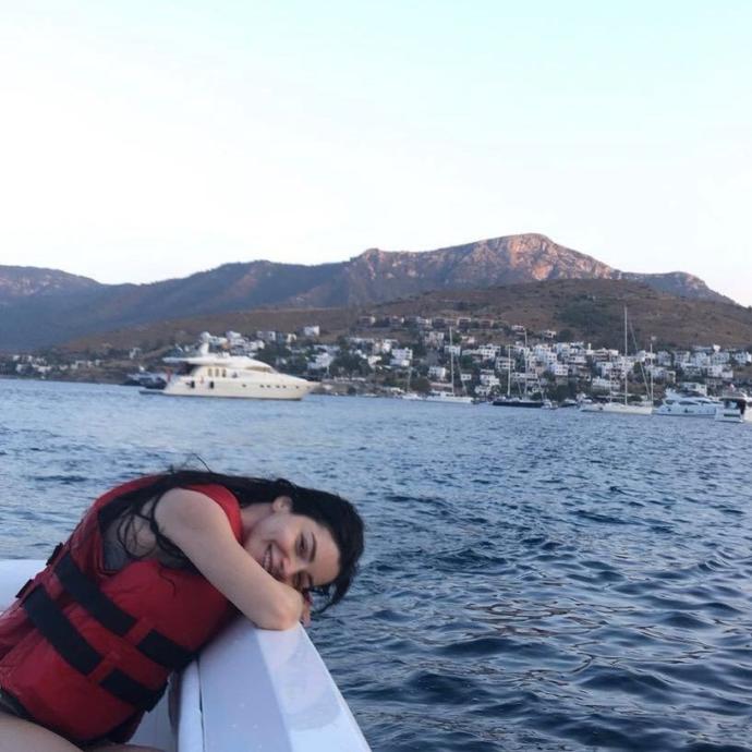 Yazın Tadını Çıkaran Yerli Güzellerden Tatil Pozları!