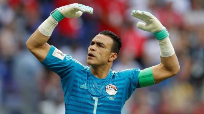 Dünya Kupası’nın En Yaşlı Futbolcusu 5 Dakikada 2 Kez Tarihe Geçti!