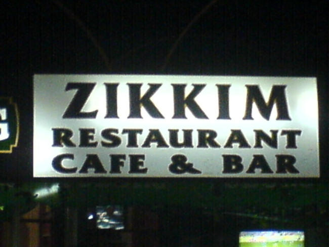 İçerisine Girerken Bir Kez Daha Düşünmenizi Gerektiren Birbirinden Komik 20 Dükkan Tabelası