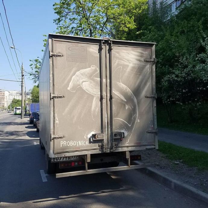 Pis Arabaların Tozunu Kendine Tuval Yapmış Rus Sanatçı Nikita!