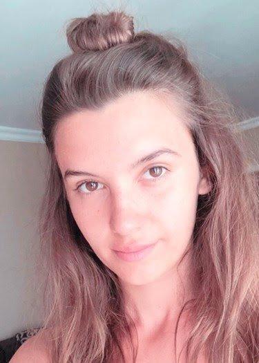 Güzel Olmak İçin Kat Kat Makyaja Gerek Yok! İşte Yerli Ünlülerimizin Birbirinden Organik Makyajsız Fotoğrafları!