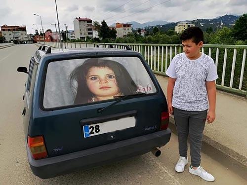 Minik Leyla’nın Fotoğrafıyla Arabasını Kaplattı