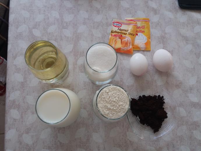 Yağ, şeker, süt, un kahve yumurta kabartma tozu ve vanilya