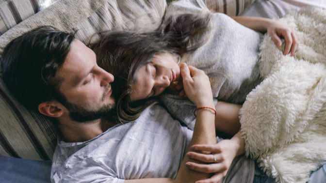 Bir Erkeğin Gözünden Regl Olmuş Kadın Karşısında Hayatta Kalma Sanatı!