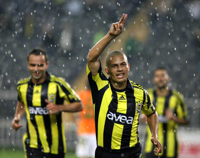 Bir Galatasaraylının Kaleminden Fenerbahçe Efsanesi: Alex De Souzayı 5 Adımda Ayrılığa Götüren Nedenler