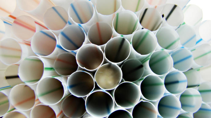 Dünyaca Ünlü Kahve Zinciri Tek Kullanımlık Plastik Pipetleri Yasaklıyor