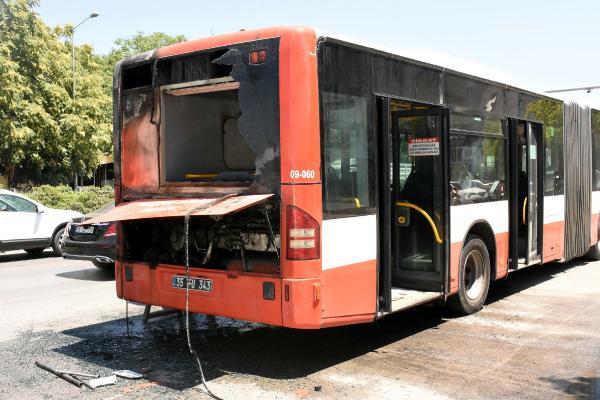 Belediye Otobüsü Alevler İçinde Kaldı, Facia Kıl Payı Atlatıldı