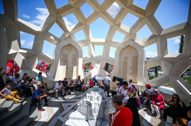 Son Dakika: 15 Temmuz Şehitler Köprüsü'nde Yürüyüş Başladı